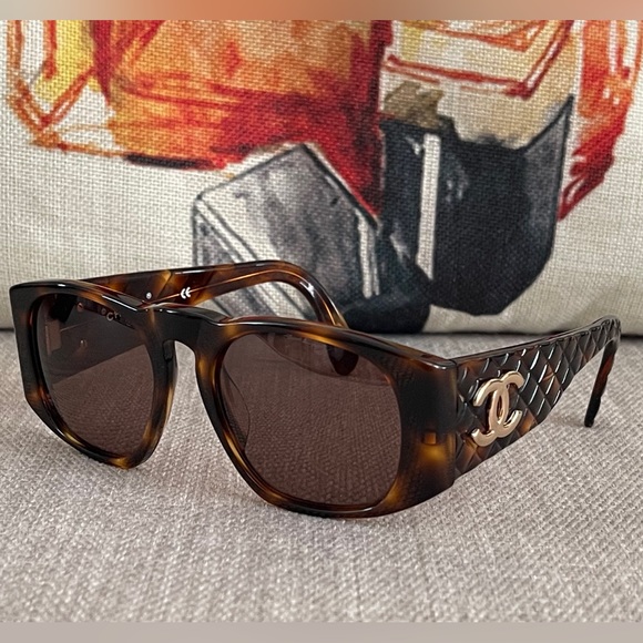 CHANEL iCONiC Tortoise Shell Brown Quilted CC Logo Sunglasses W/Case 💯AuThEnTiC - Picture 16 of 16